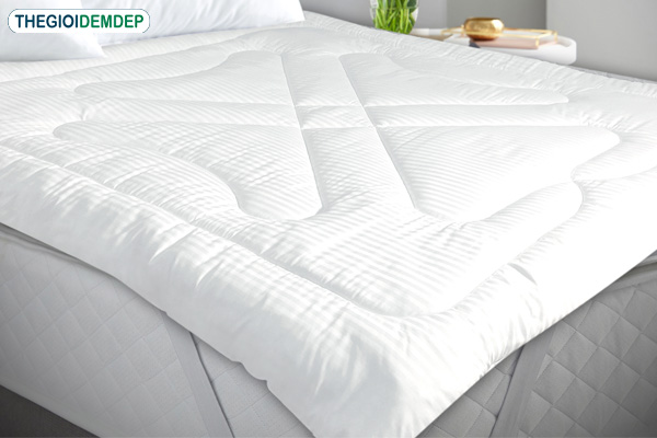 Topper là gì? Đặc điểm & Ứng Dụng Trong Đời Sống